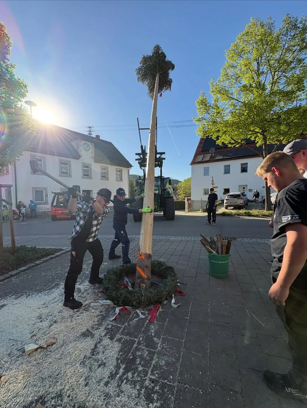 Maibaumstellen in Bad Imnau